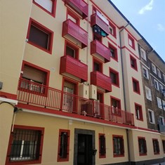 Baúl en color rojo para fachada